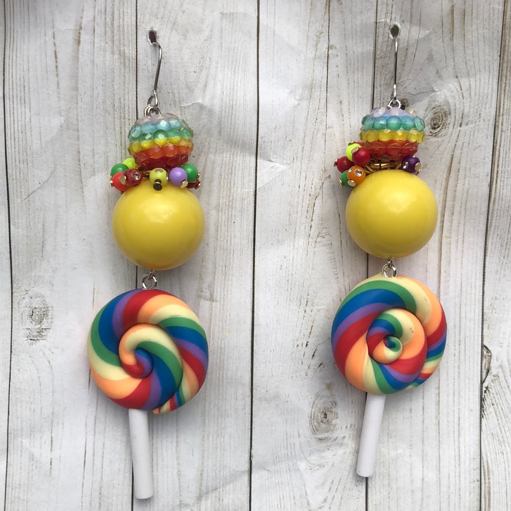 Lollipop 🍭 swirl yellow pop candy gum earrings